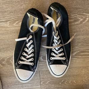 MEN’S BLACK AND WHITE CONVERSE SHOES/SNEAKERS SIZE 9.5